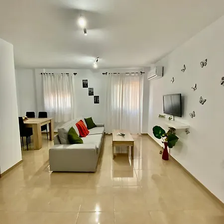 “smile Nerja” Chic With Wifi, 4 Guests نيرخا